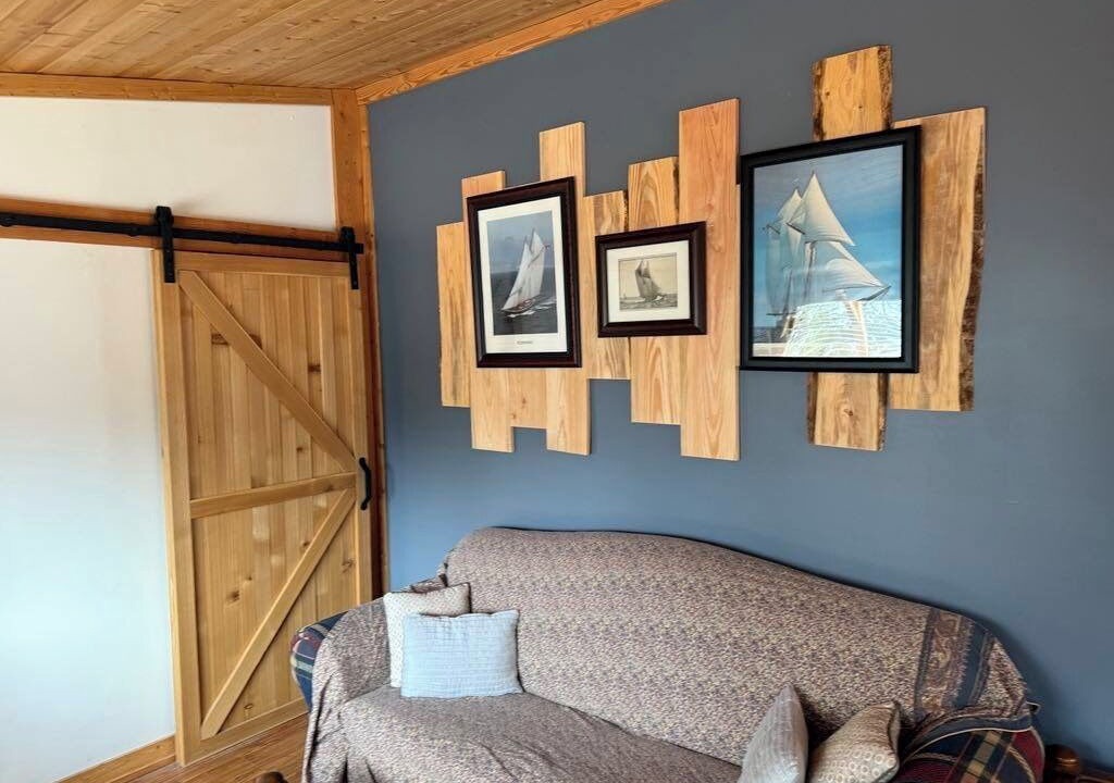 Photo of Livingroom in Central Kootenay