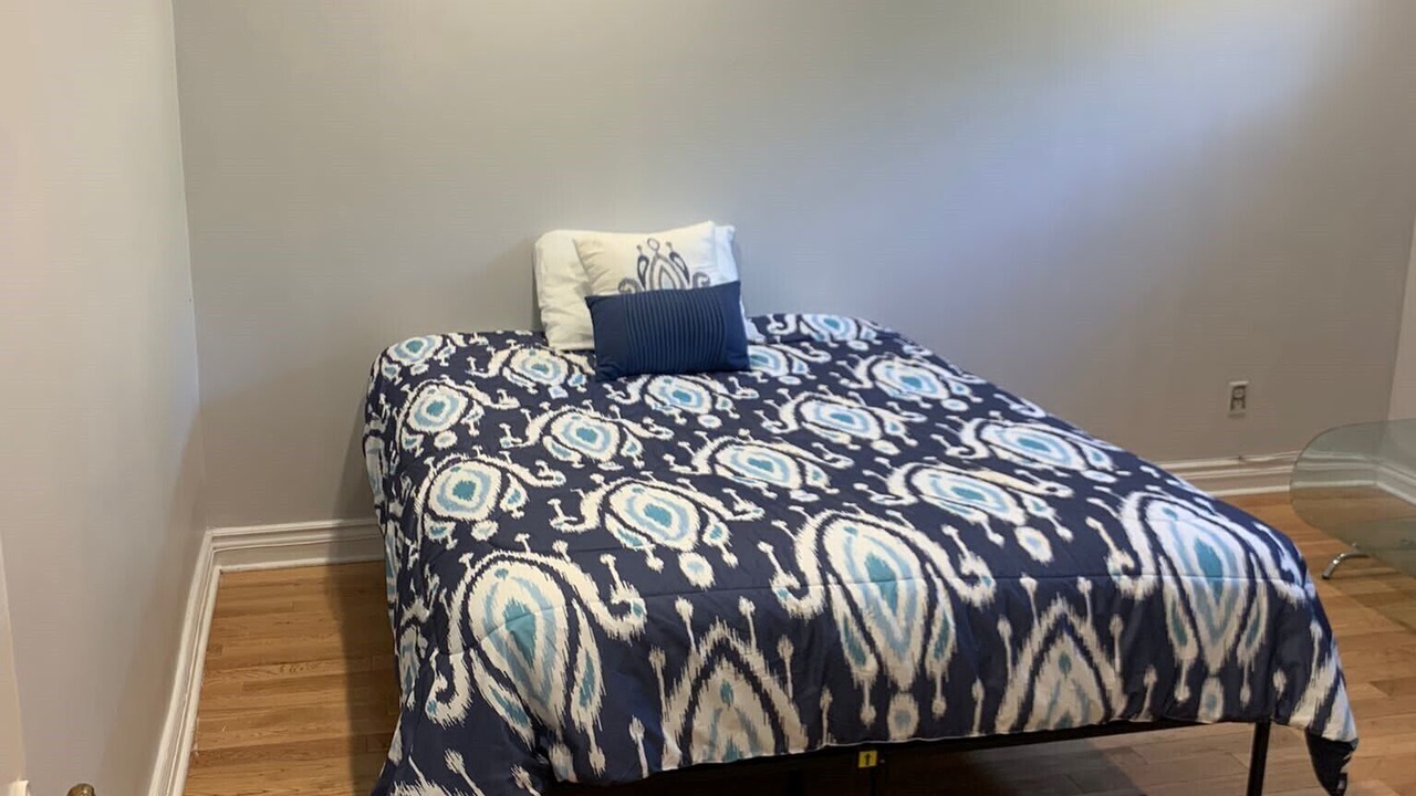 Photo of Bedroom in Cote-Saint-Luc