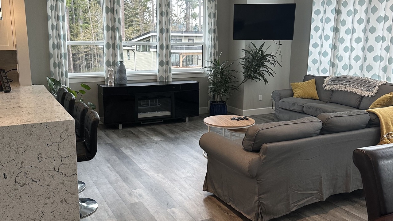 Photo of Livingroom in Shawnigan Lake