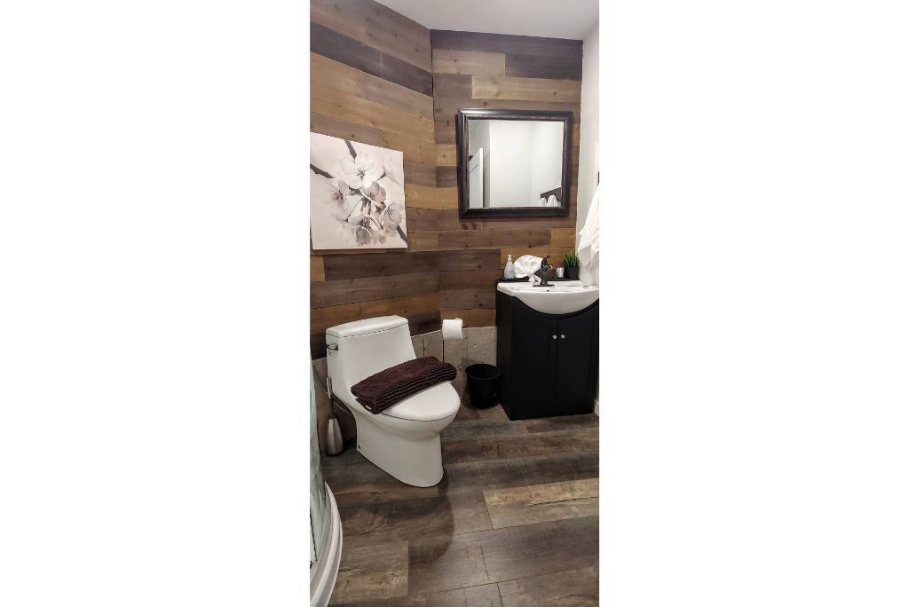 Photo of Bathroom in Upper Ten Oaks
