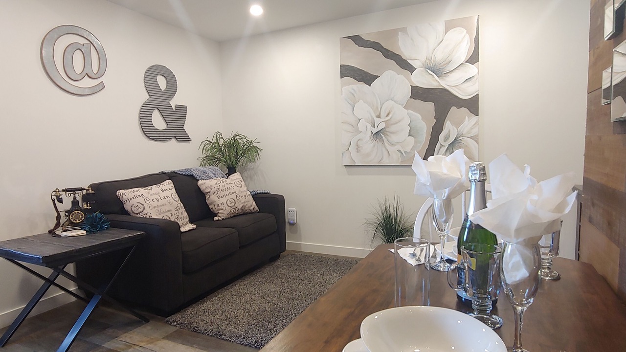 Photo of Livingroom in Upper Ten Oaks