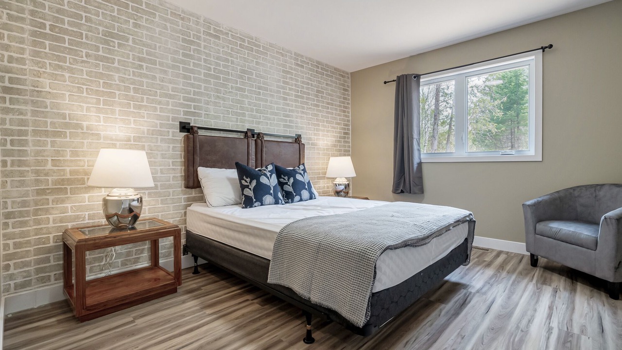 Photo of Bedroom in Low