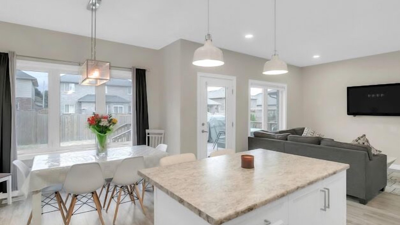 Photo of Livingroom in Quinte West