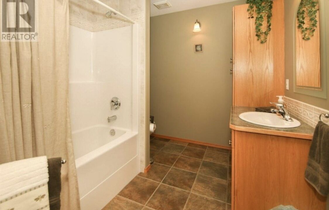 Photo of Bathroom in Sylvan Lake