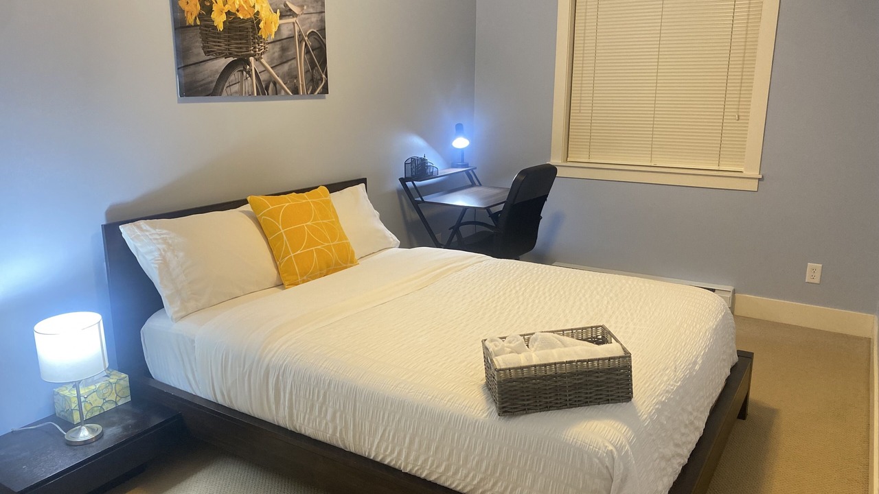 Photo of Bedroom in Upper Ten Oaks