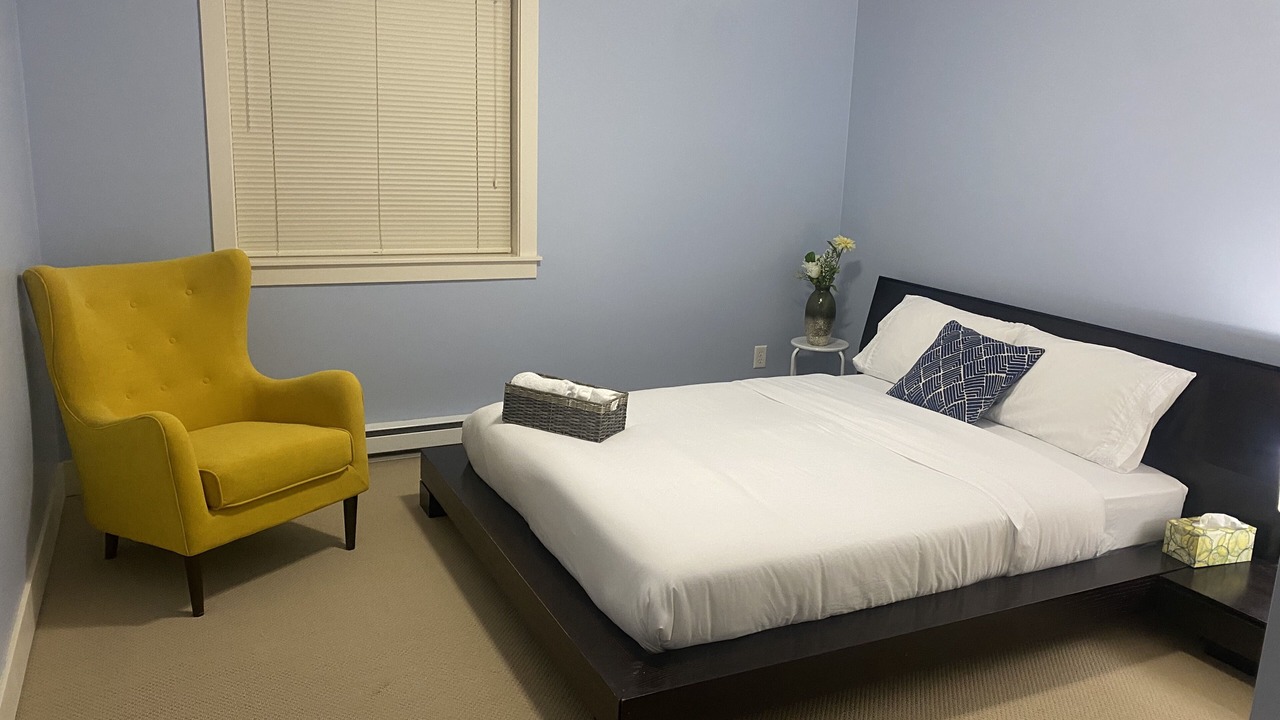 Photo of Bedroom in Upper Ten Oaks