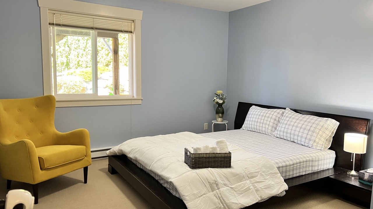 Photo of Bedroom in Upper Ten Oaks