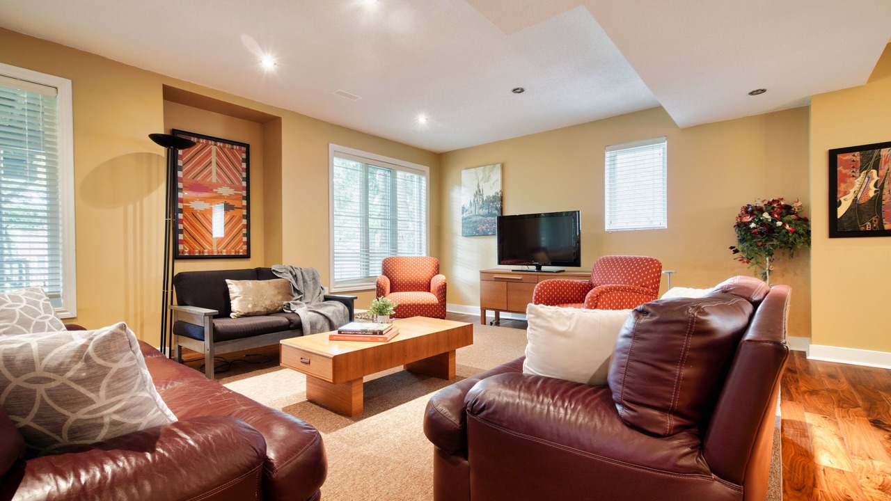 Photo of Livingroom in Central Erin Mills