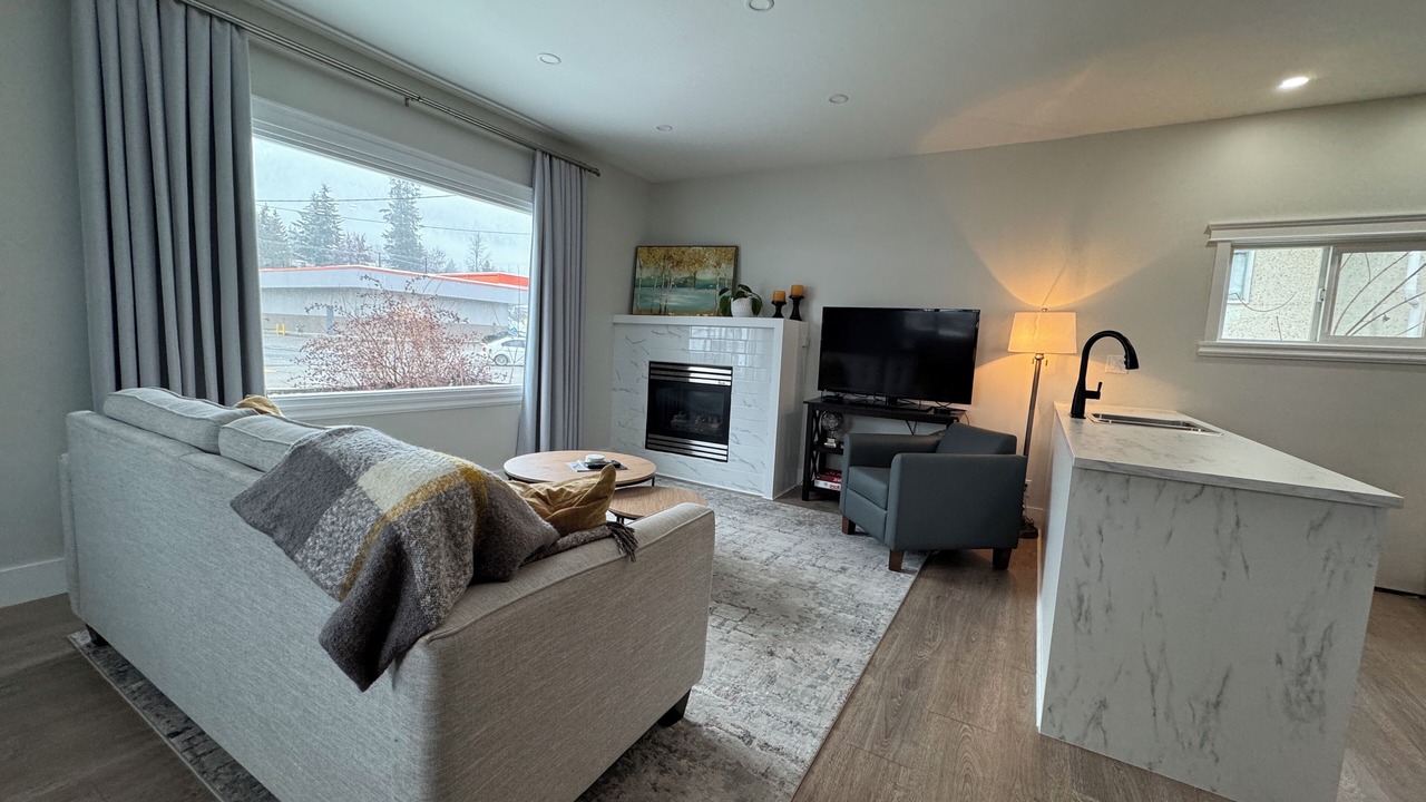 Photo of Livingroom in Fruitvale