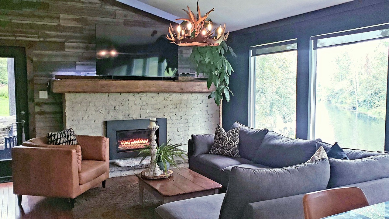Photo of Livingroom in Greater Napanee