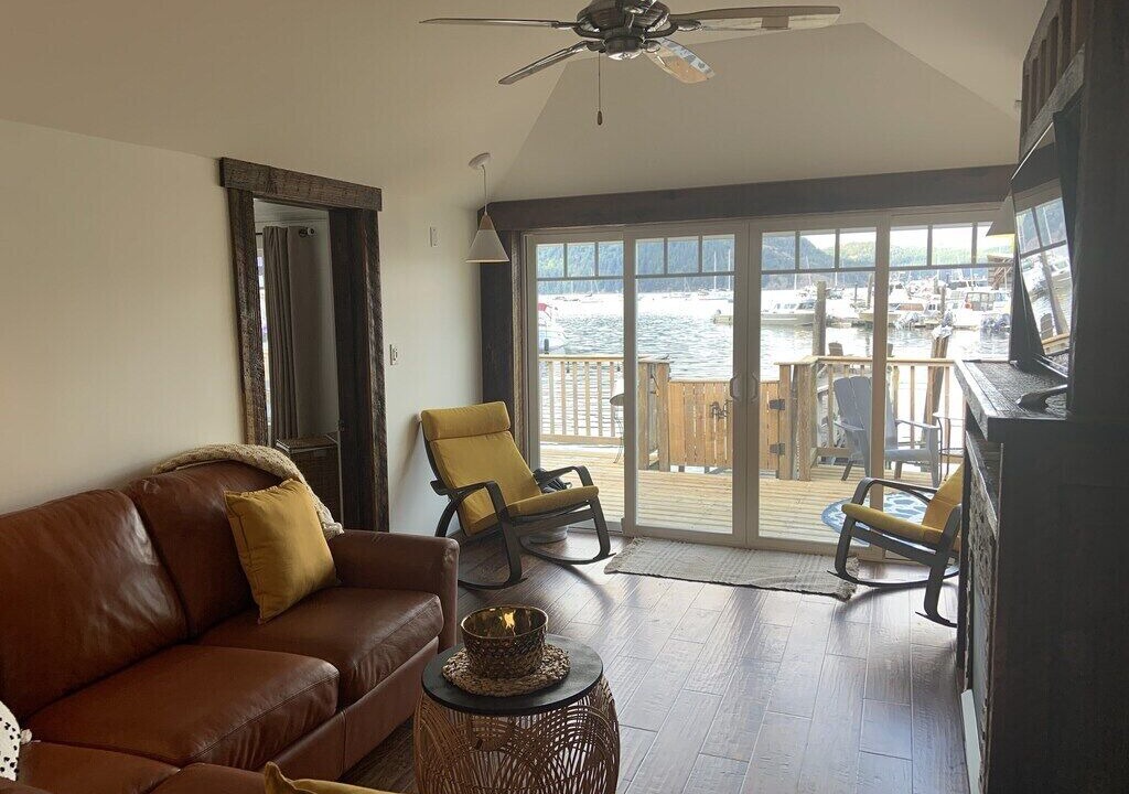 Photo of Livingroom in Cowichan Bay