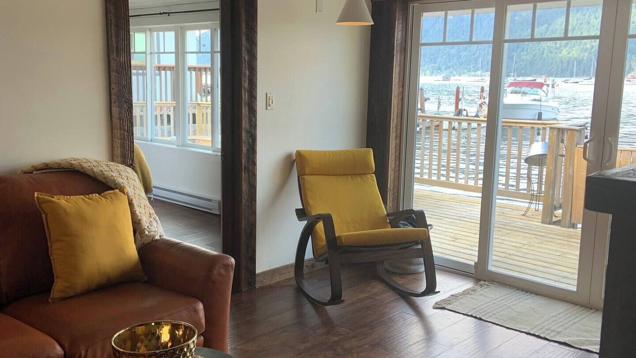 Photo of Livingroom in Cowichan Bay