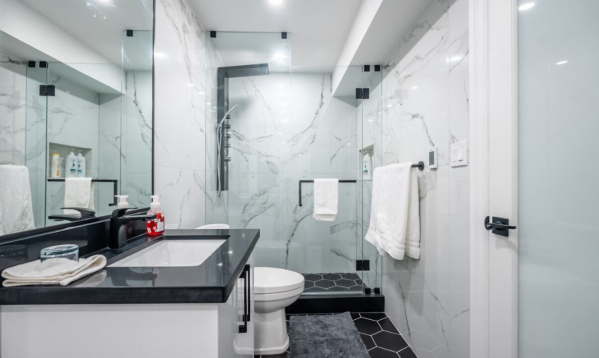 Photo of Bathroom in Lakeview