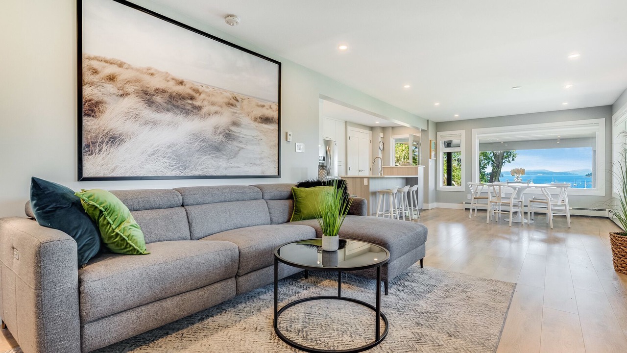 Photo of Livingroom in Brentwood Bay