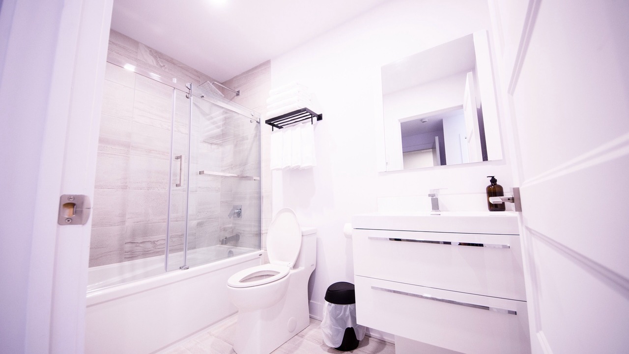 Photo of Bathroom in Cote-Des-Neiges—Notre-Dame-De-Grace