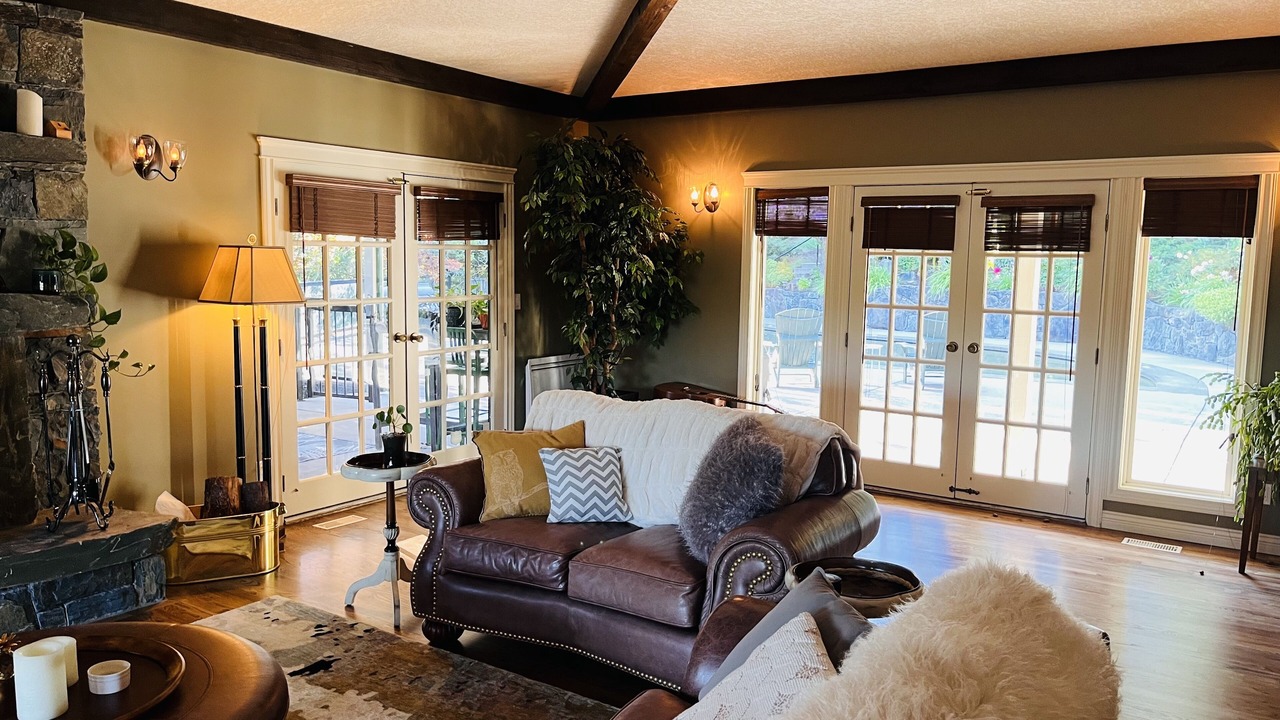 Photo of Livingroom in North Cowichan