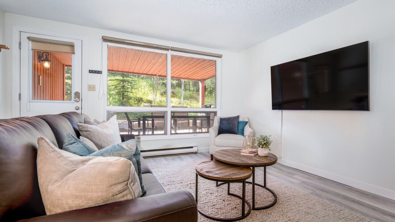 Photo of Livingroom in East Kootenay