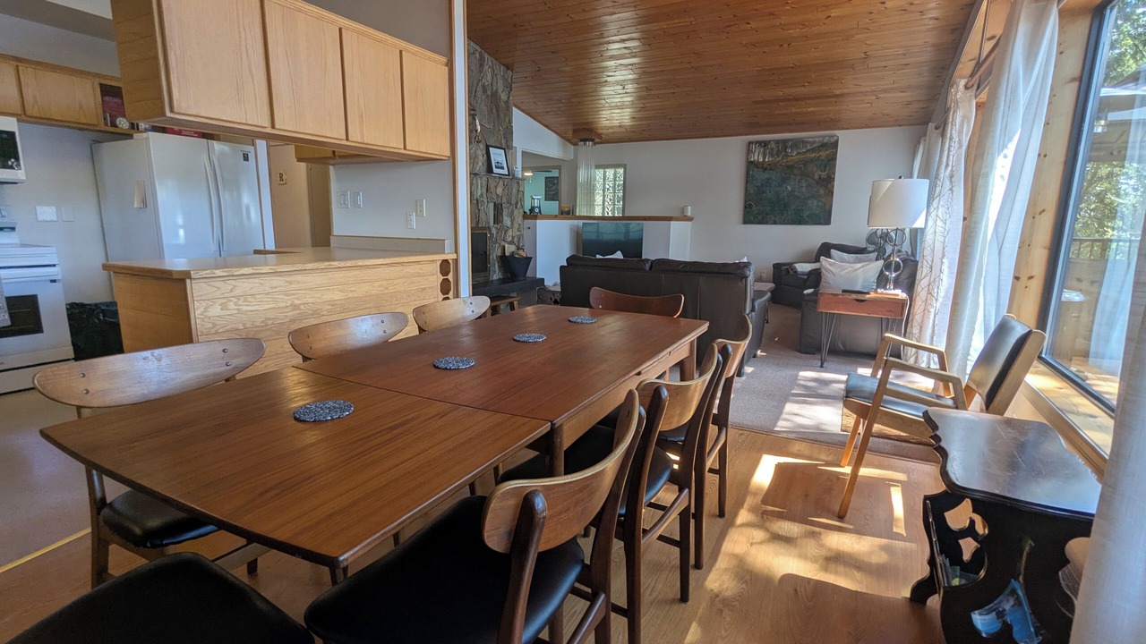 Photo of Livingroom in Pender Island