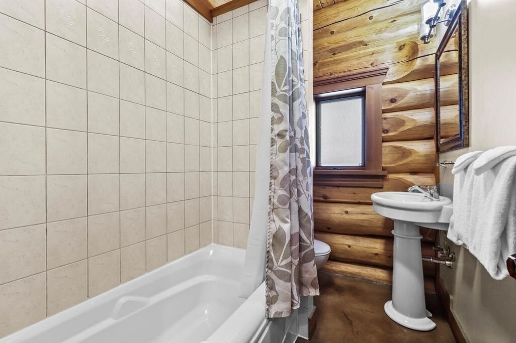 Photo of Bathroom in Fairways