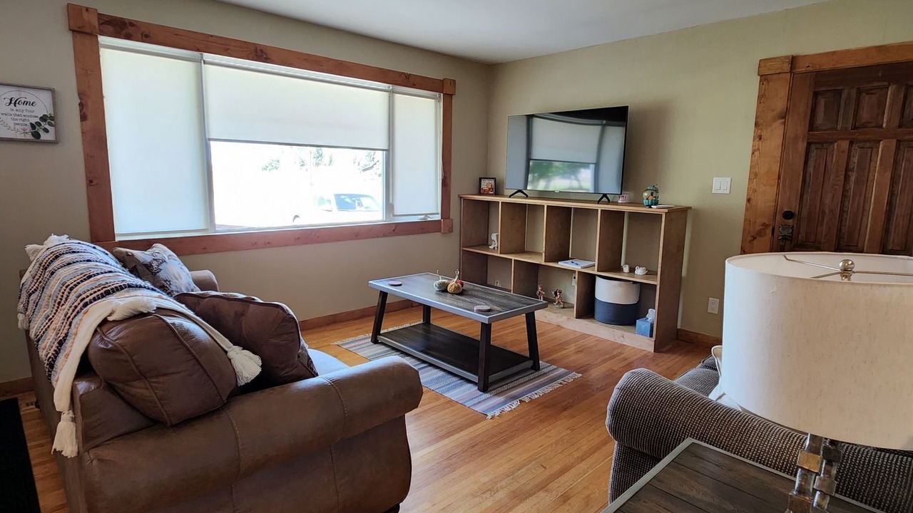 Photo of Livingroom in Town of Magrath
