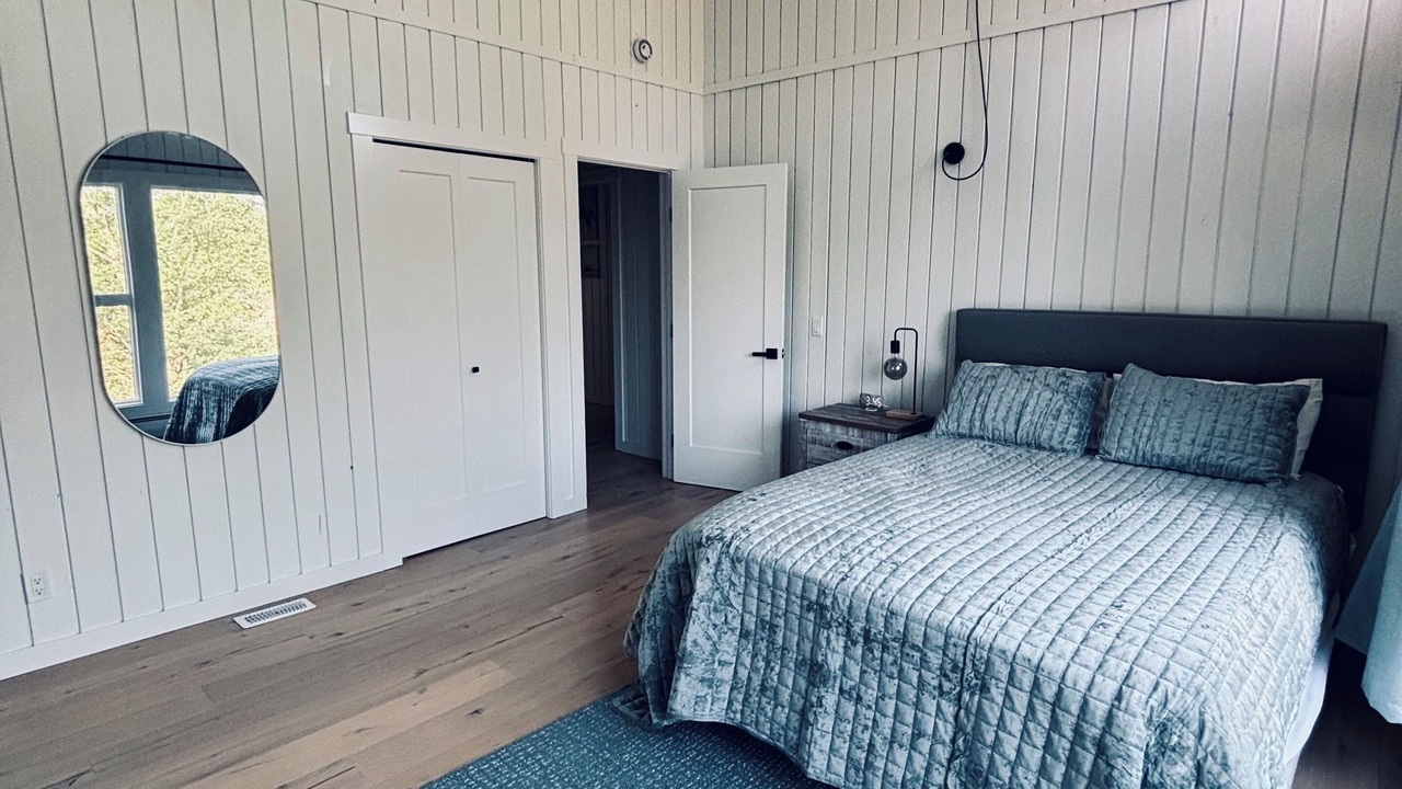 Photo of Bedroom in Sylvan Lake
