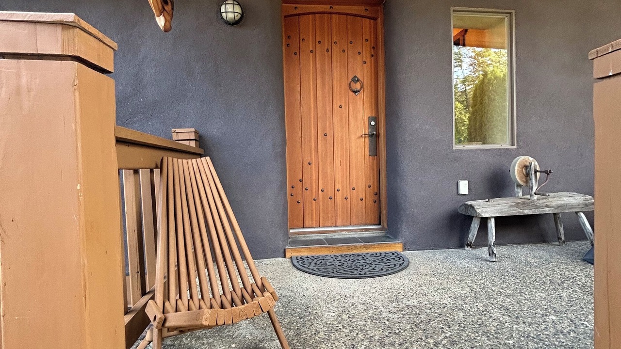 Photo of Patio Balcony in East Kootenay