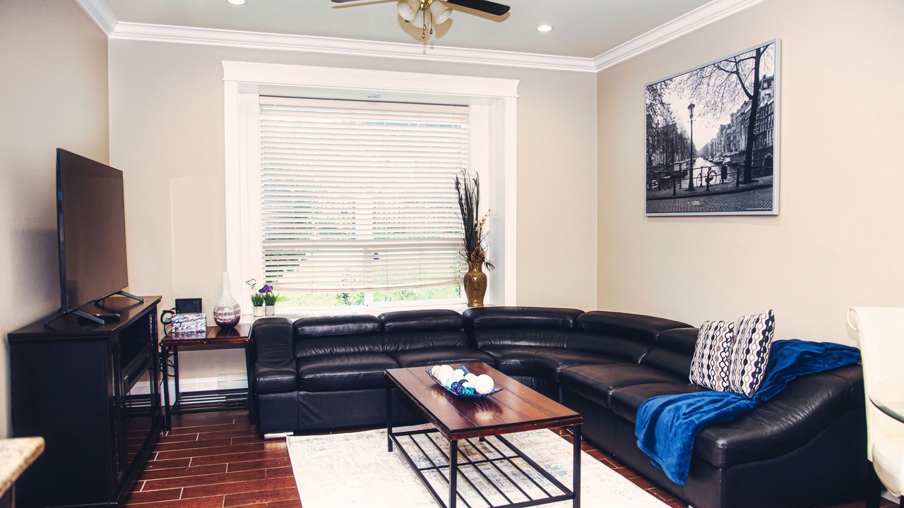 Photo of Livingroom in Guildford