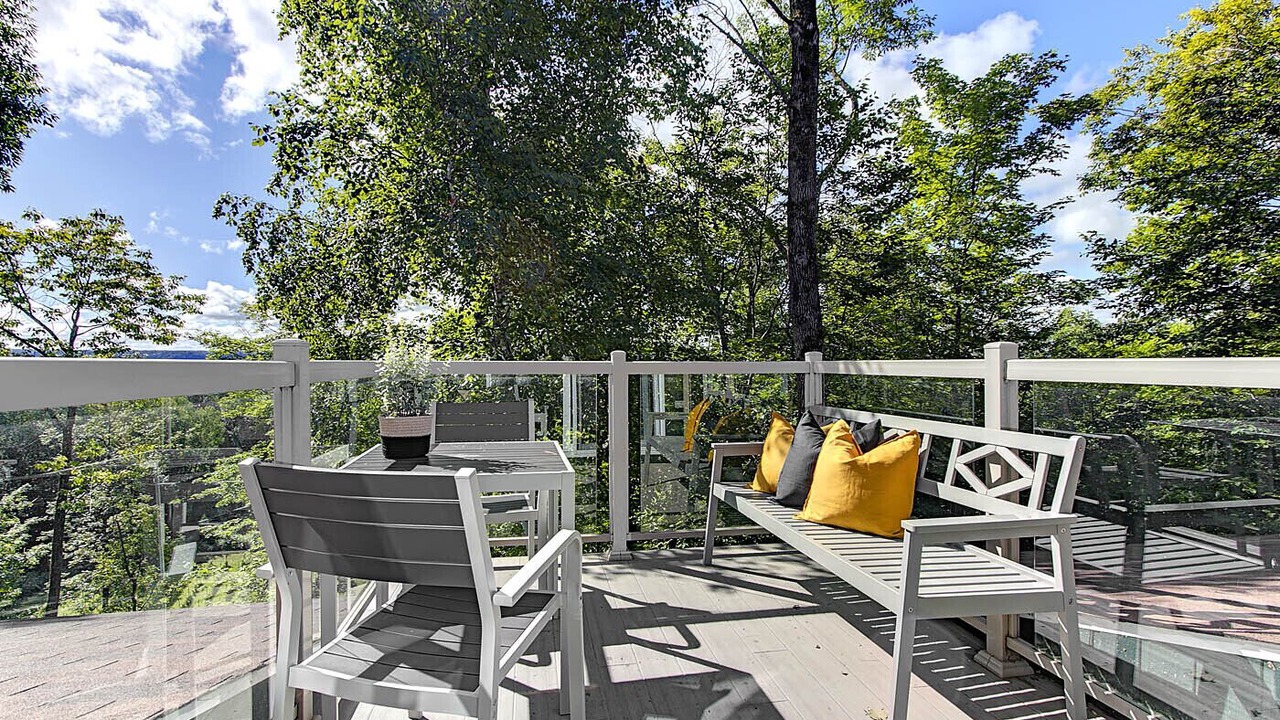 Photo of Outdoor in Neuville