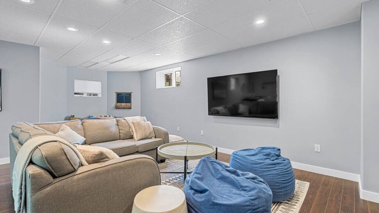 Photo of Livingroom in Parkland Beach