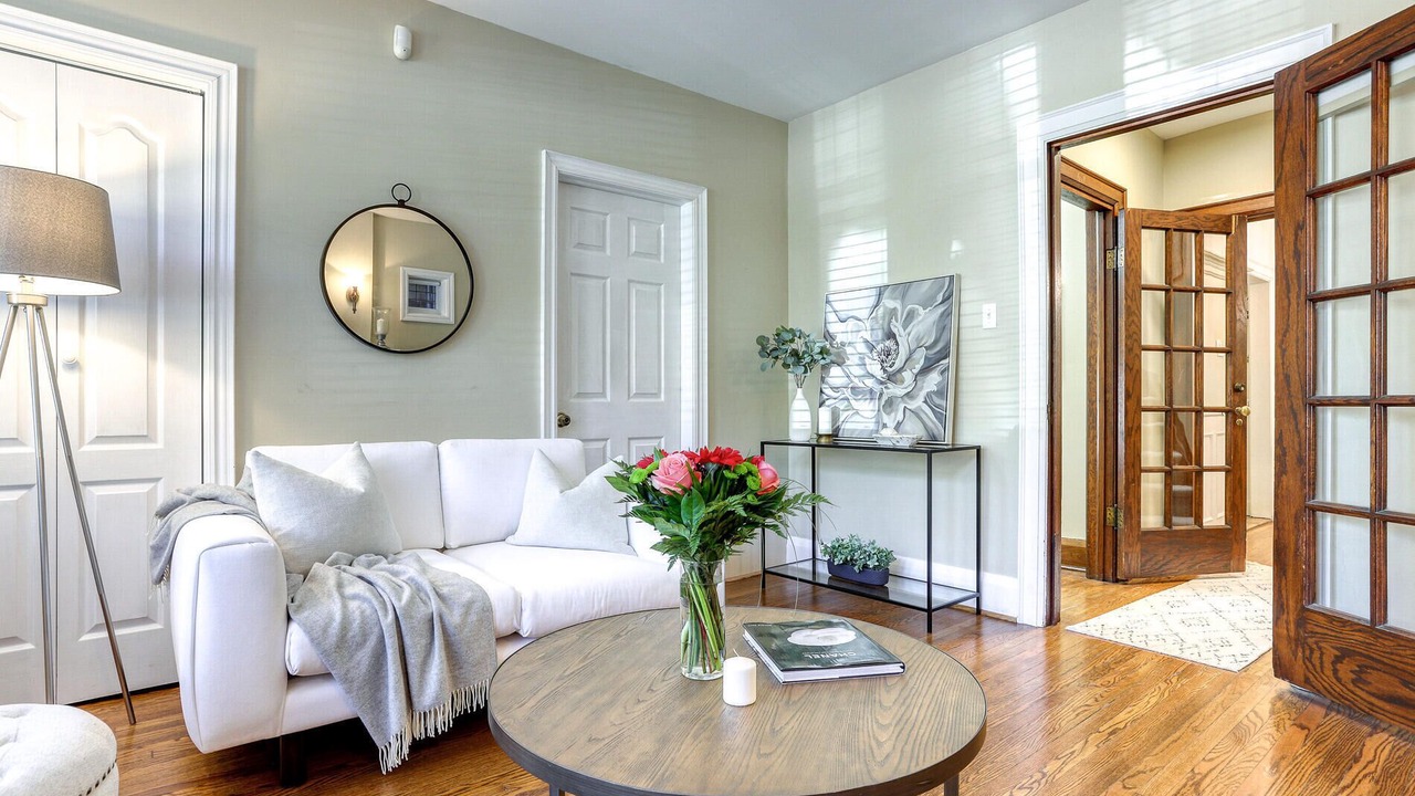 Photo of Livingroom in Lawrence Park South