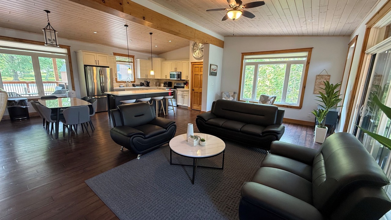 Photo of Livingroom in Omemee