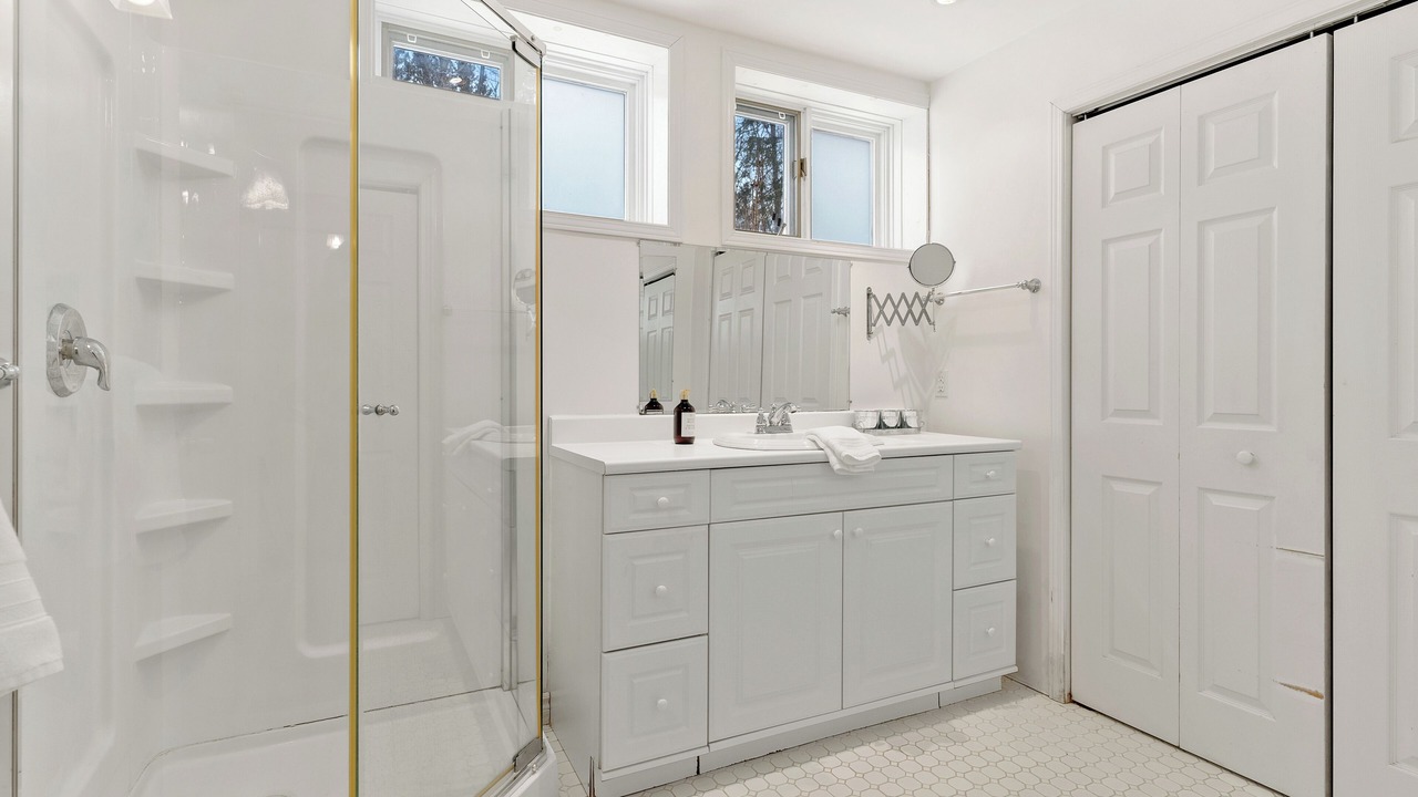 Photo of Bathroom in Utterson