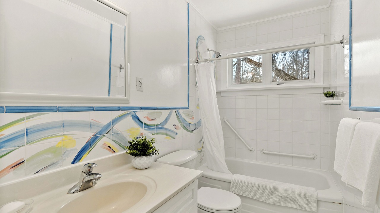 Photo of Bathroom in Utterson