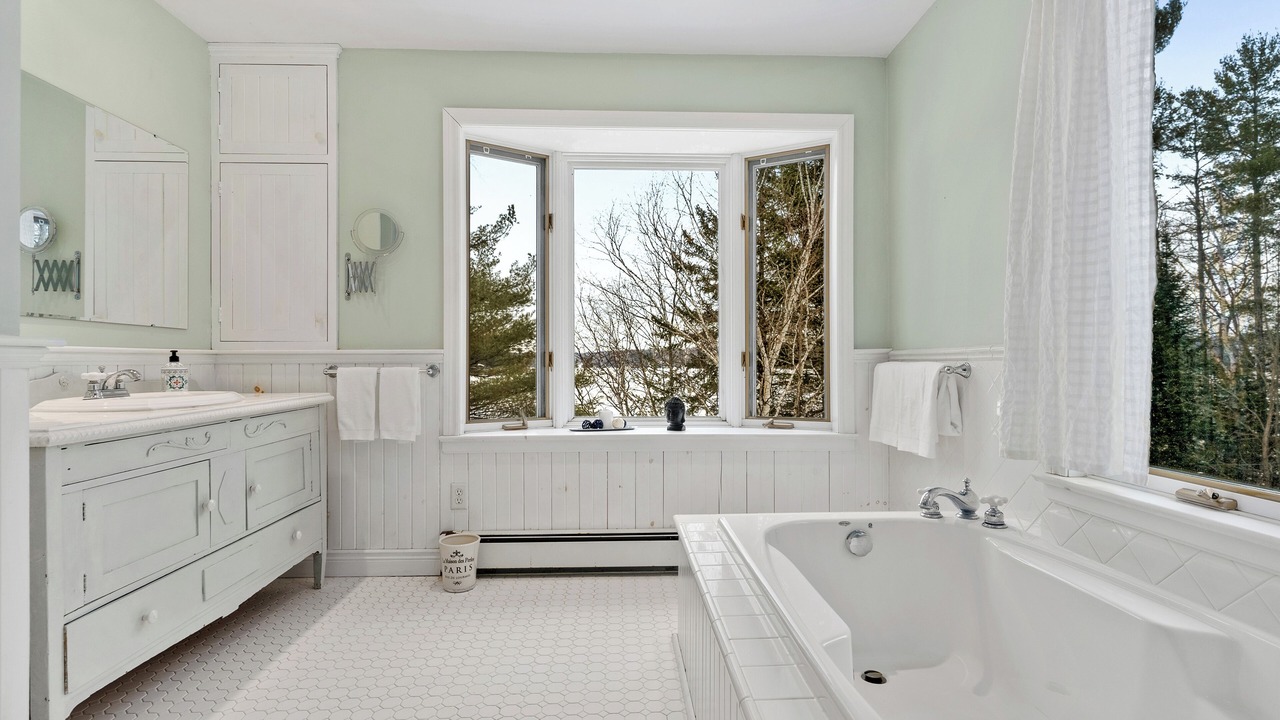 Photo of Bathroom in Utterson