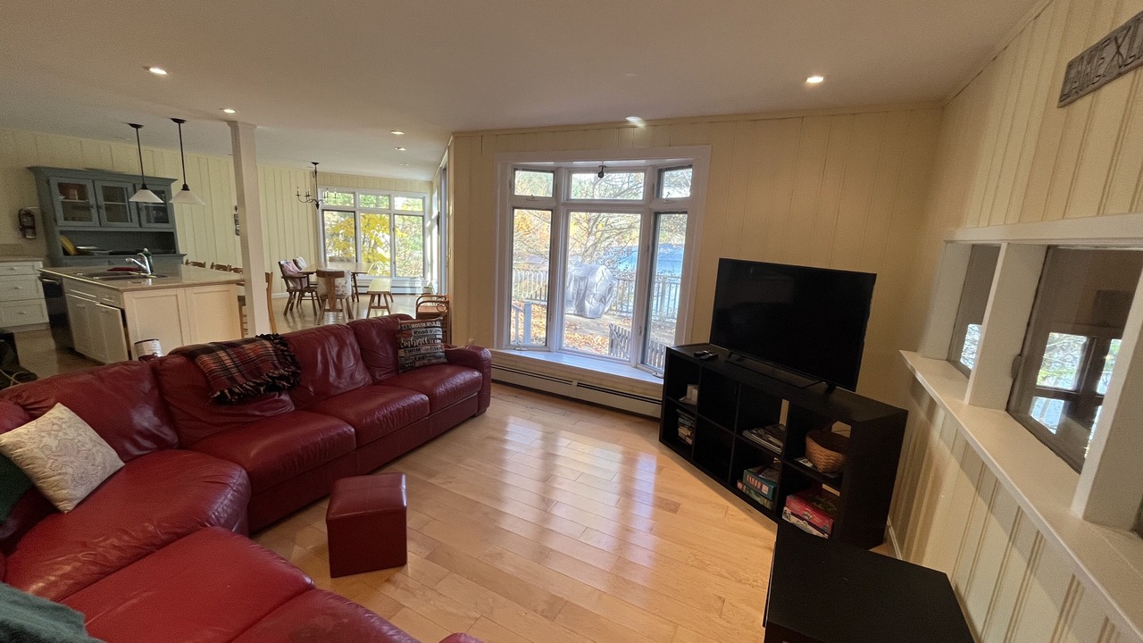 Photo of Livingroom in Utterson