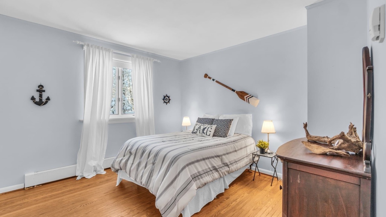 Photo of Bedroom in Utterson