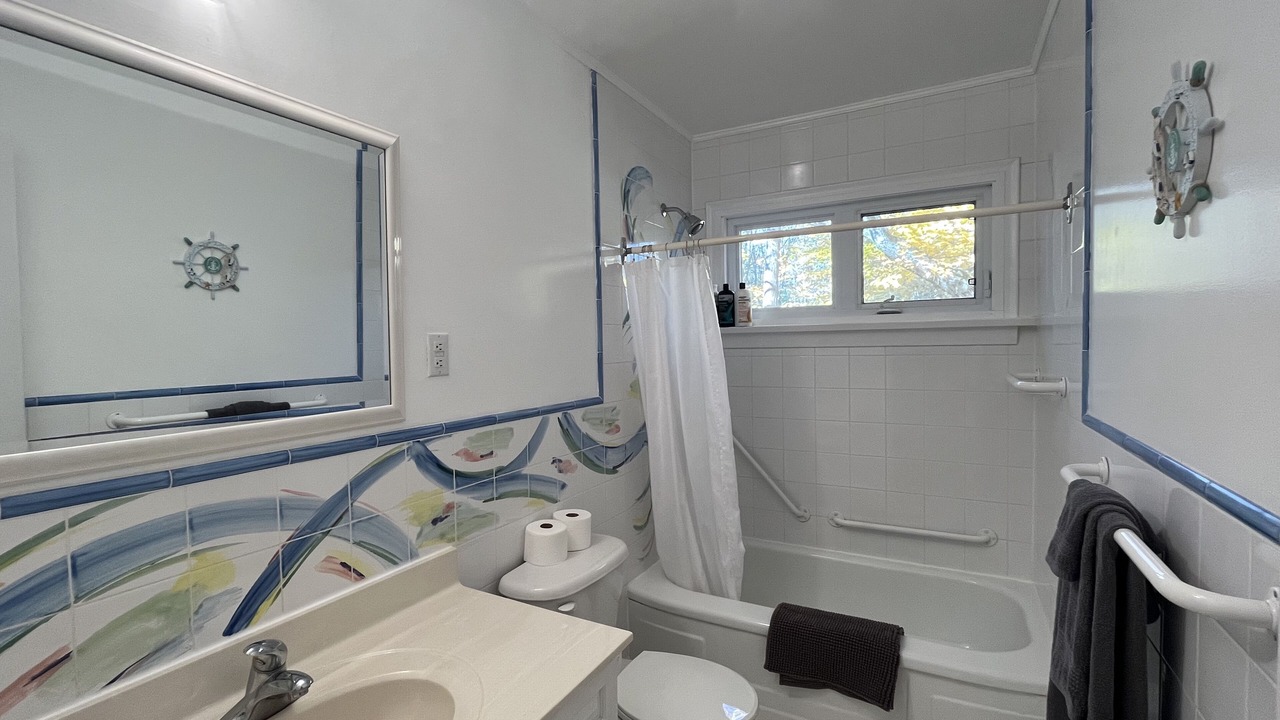 Photo of Bathroom in Utterson