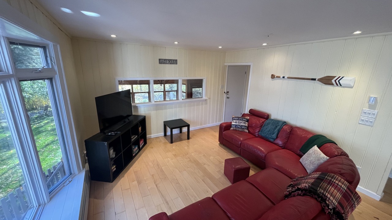 Photo of Livingroom in Utterson