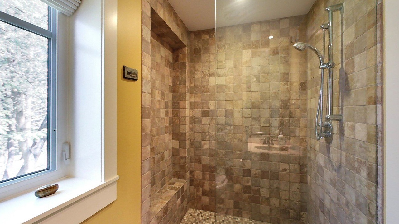 Photo of Bathroom in Clearview