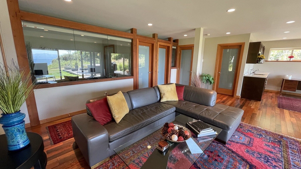 Photo of Livingroom in Otter Point