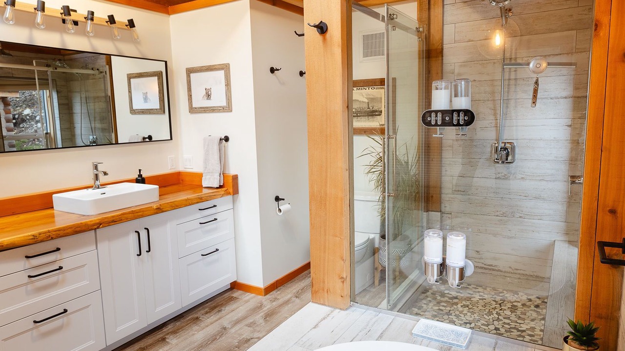 Photo of Bathroom in Nakusp