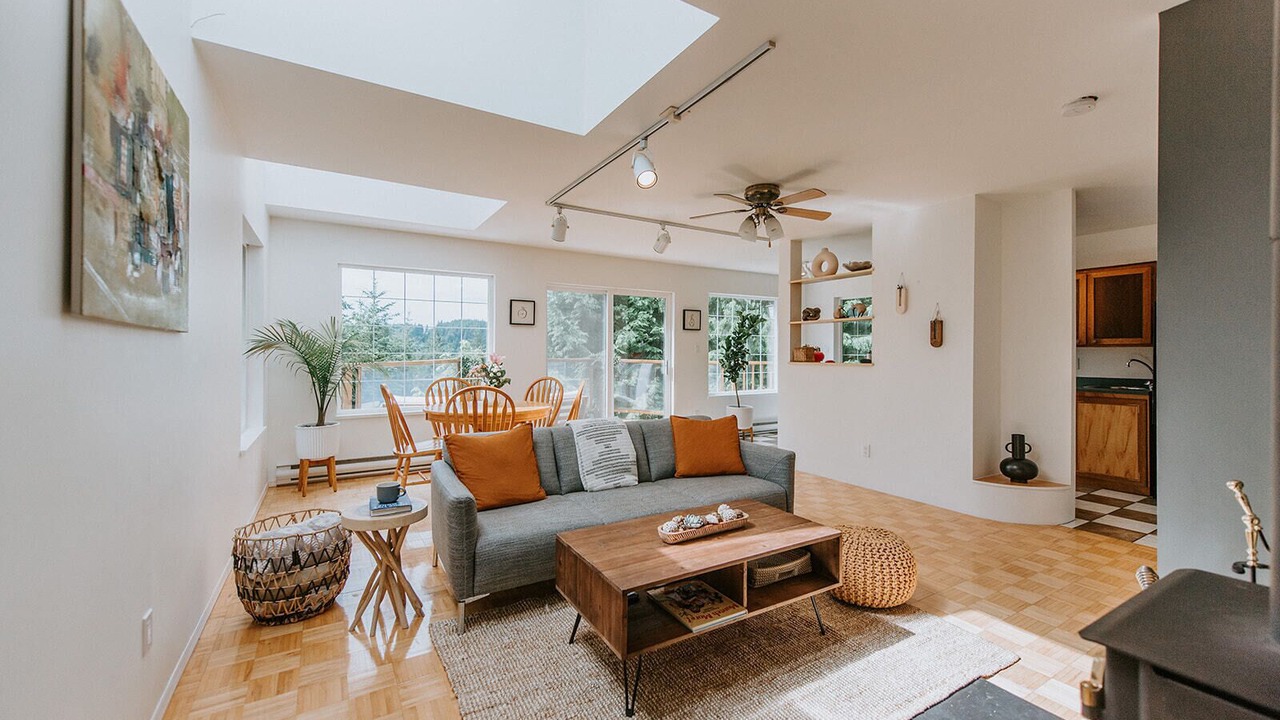 Photo of Livingroom in Garden Bay