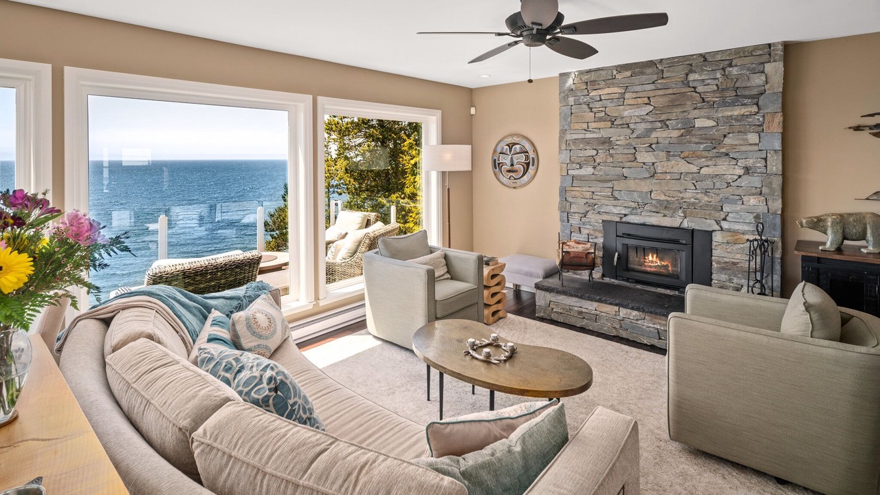 Photo of Livingroom in Juan de Fuca Electoral Area