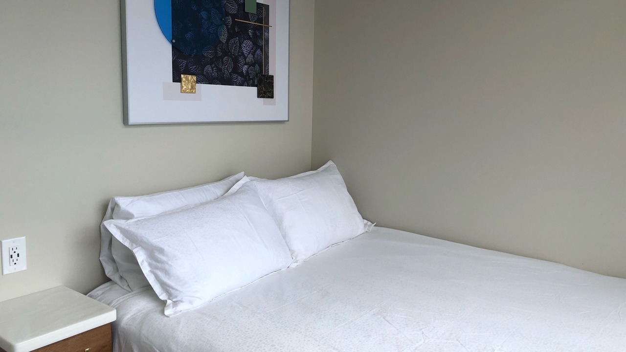 Photo of Bedroom in Harrison Hot Springs