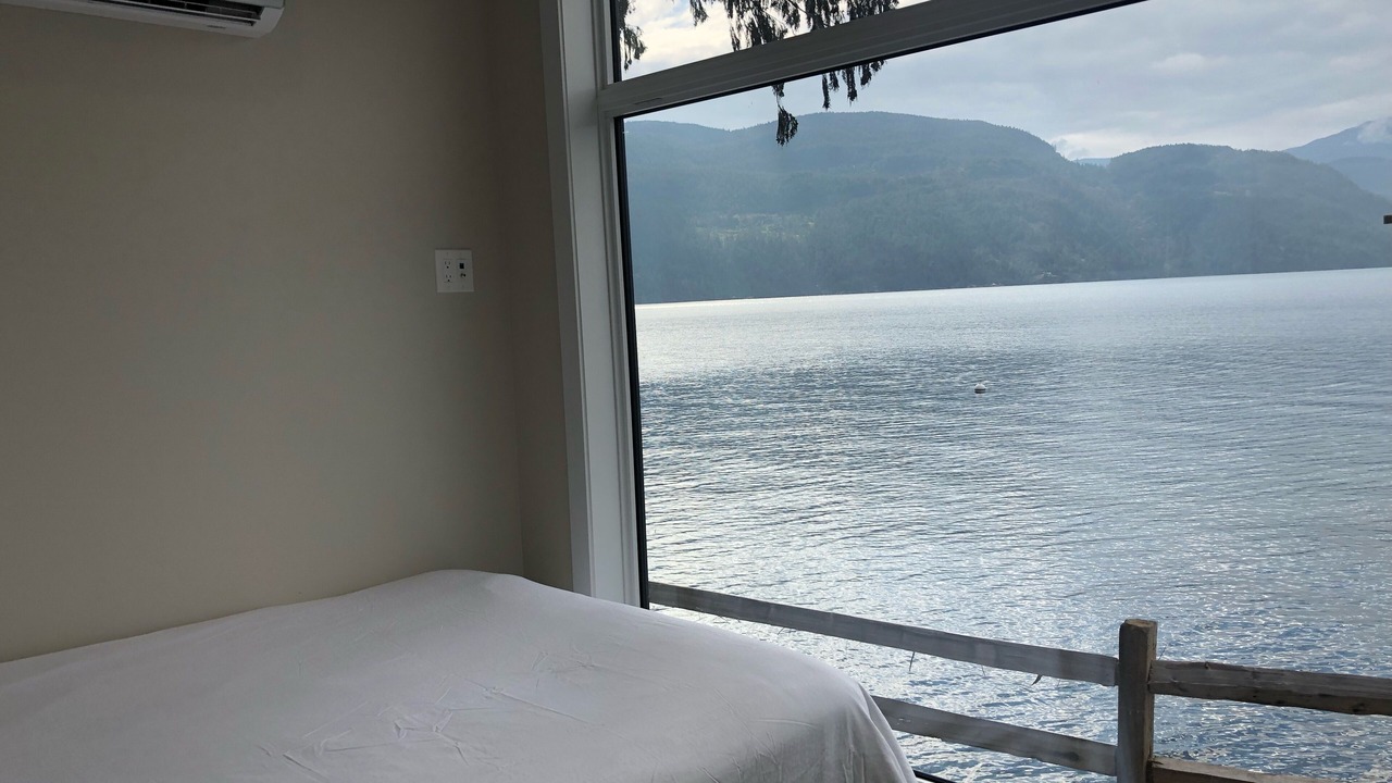 Photo of Bedroom in Harrison Hot Springs