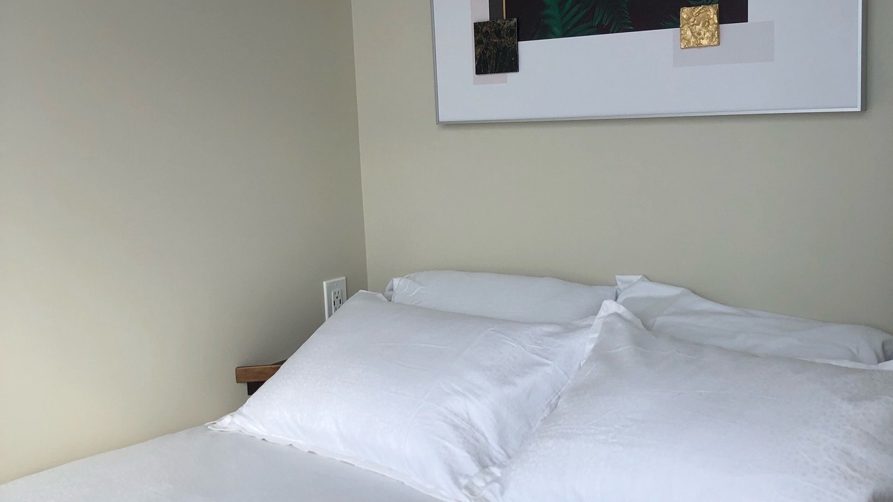 Photo of Bedroom in Harrison Hot Springs