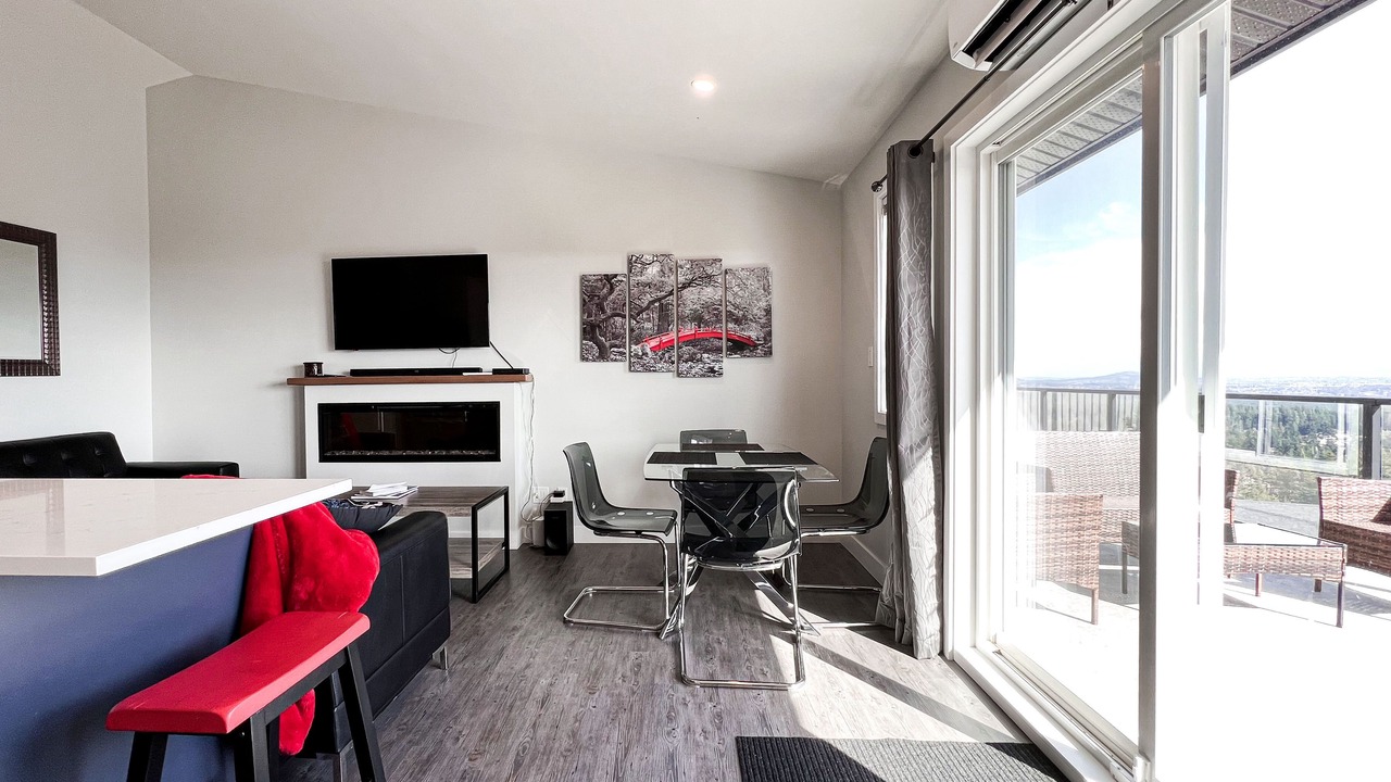 Photo of Livingroom in Colwood