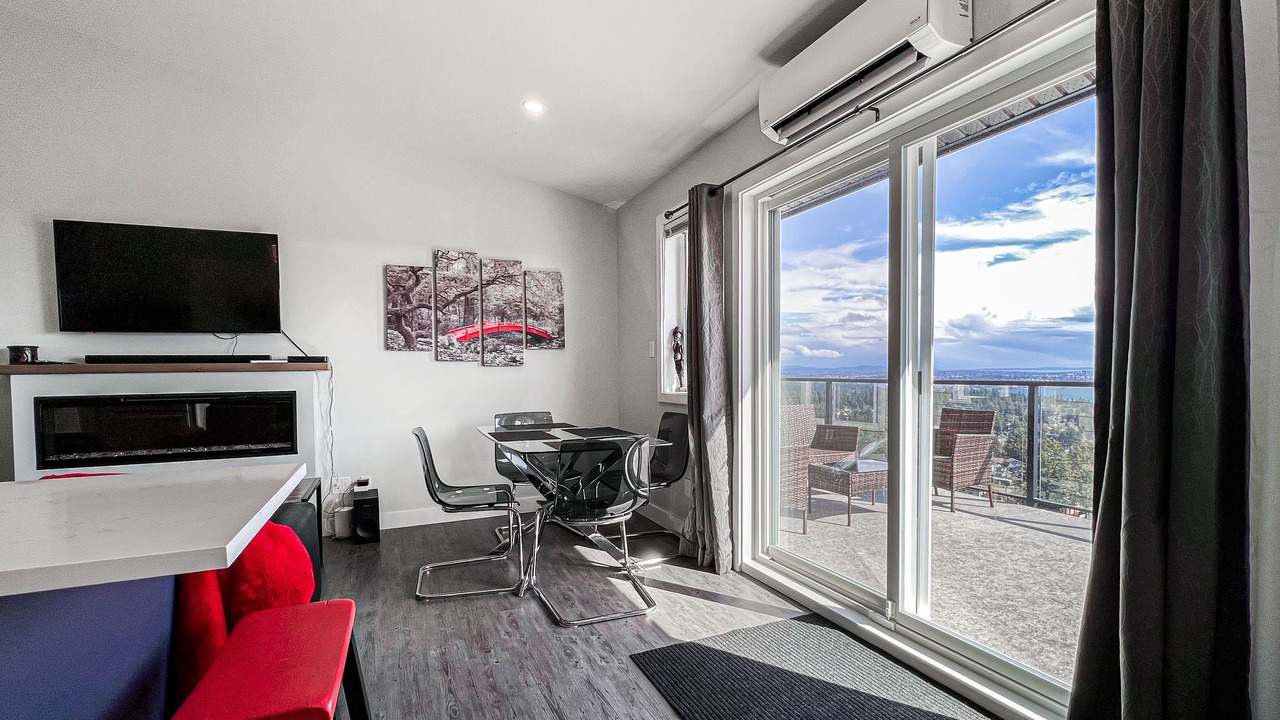 Photo of Livingroom in Colwood
