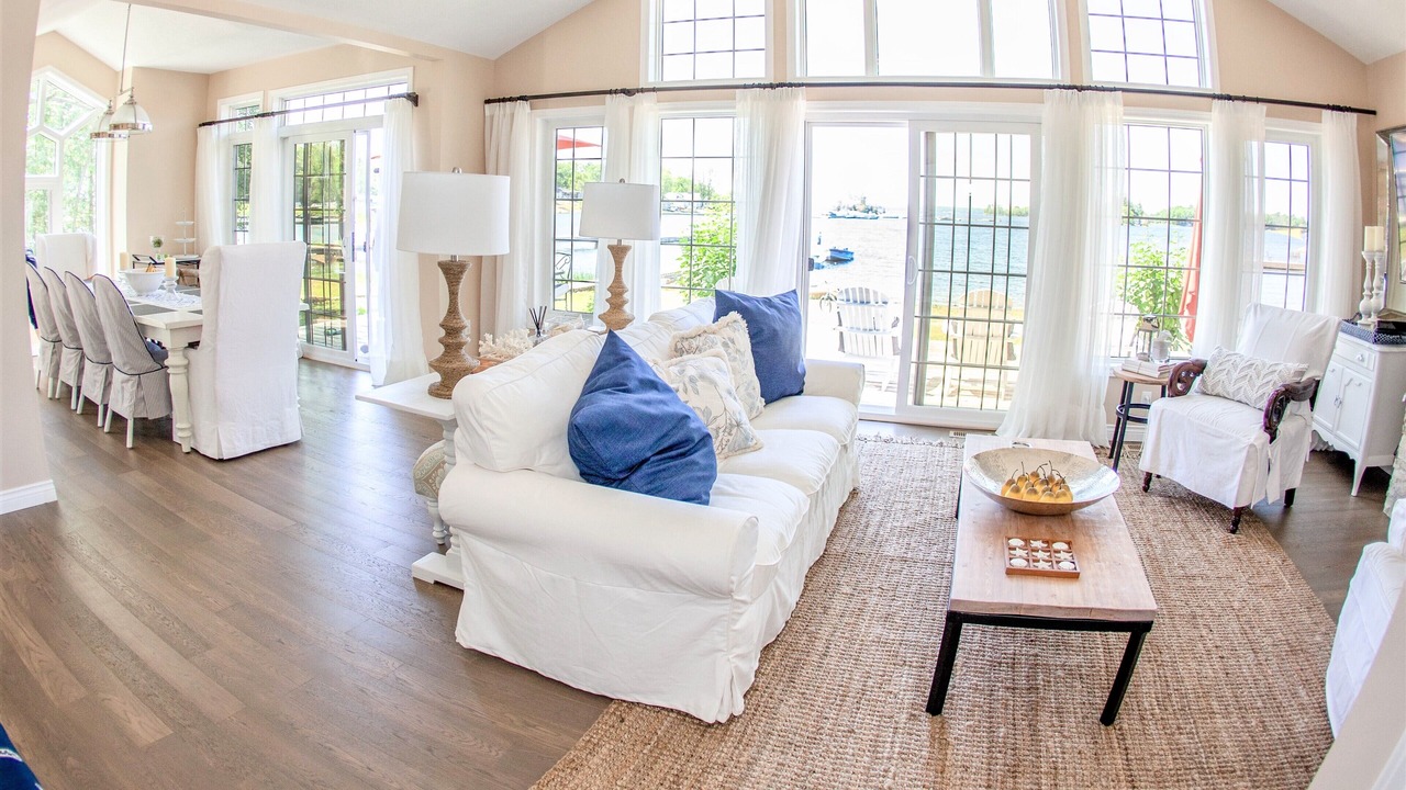 Photo of Livingroom in Honey Harbour