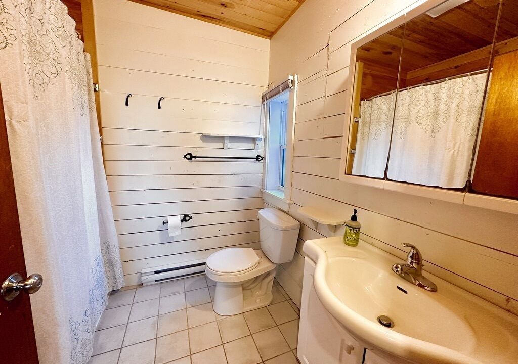 Photo of Bathroom in St. Joseph-Du-Moine